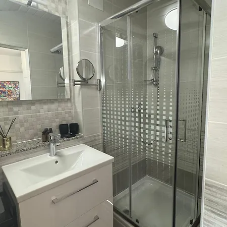Vanadium House Apartman *